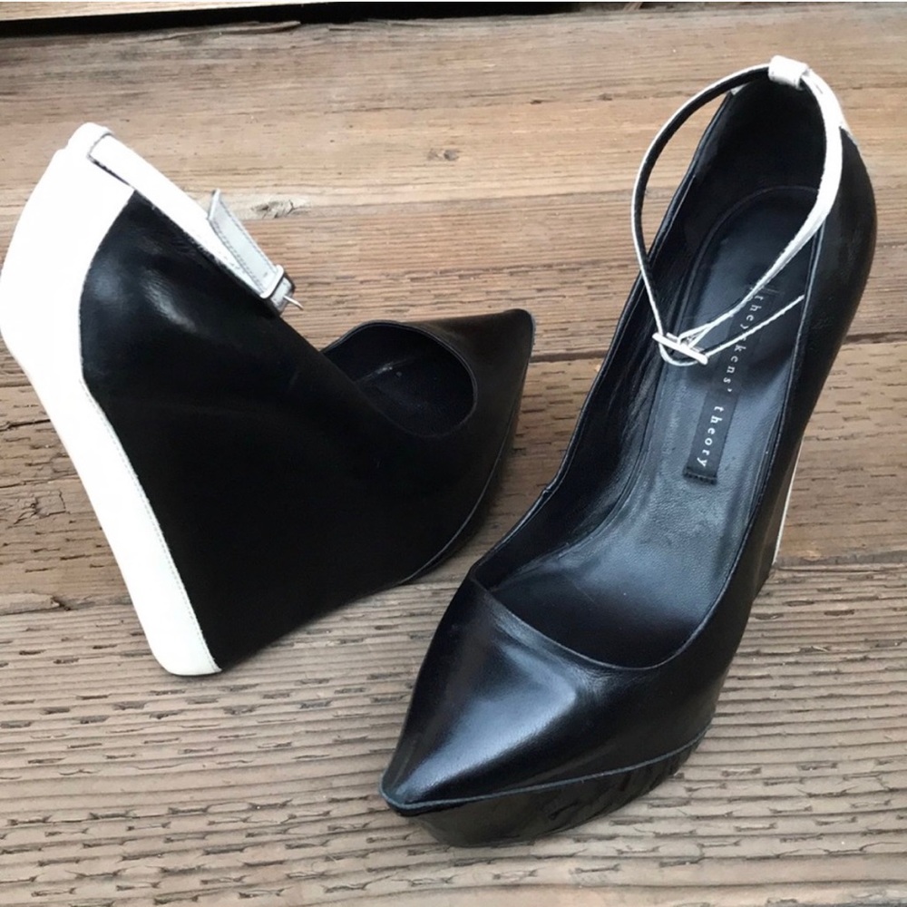 ✨ THEYSKENS’ THEORY CANAPA STRAP PLATFORM WEDGES✨